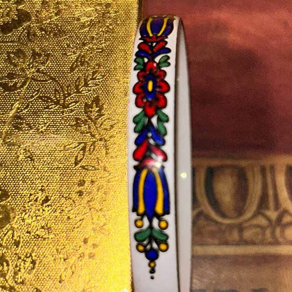 Mid-Century Marlene Enameled Bangle Bracelet - a vintage treasure - Picture 3 of 7